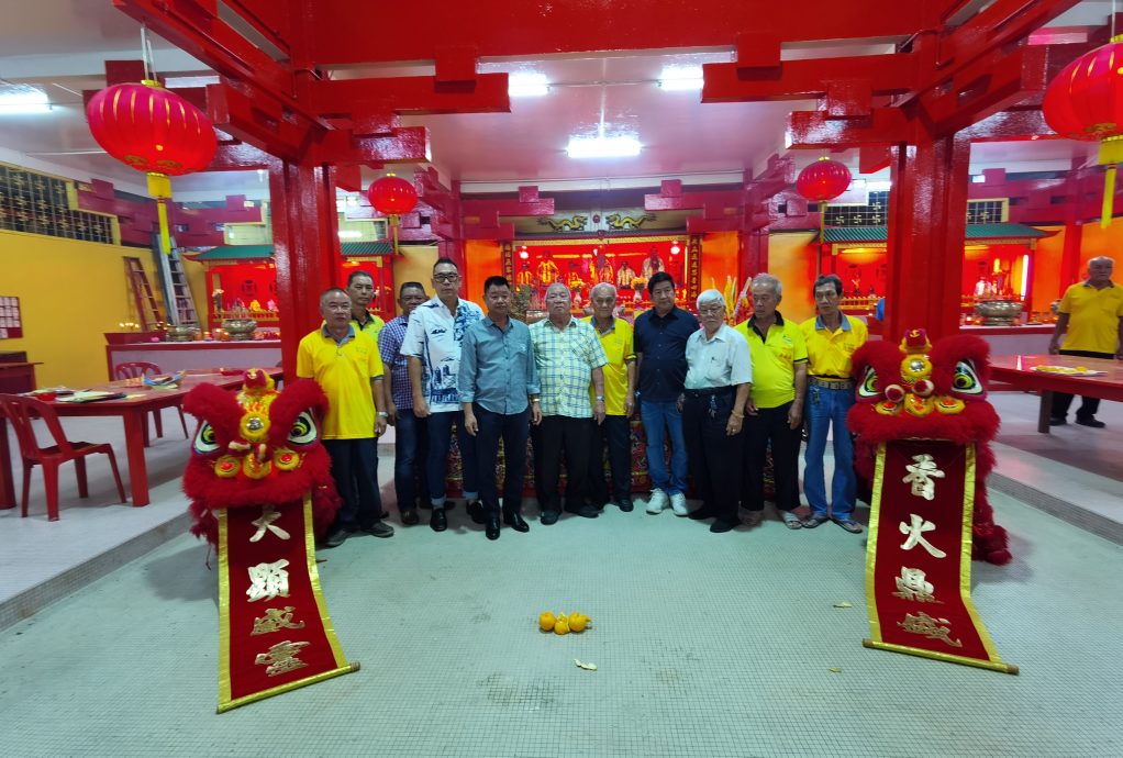 东:关丹华团联合会副会长拿督蔡永祥对于近期,有些不负责任的政治人物为了捞取廉价政治资本,不惜一切的发表各种极端种族与宗教言论的作法感到遗憾。