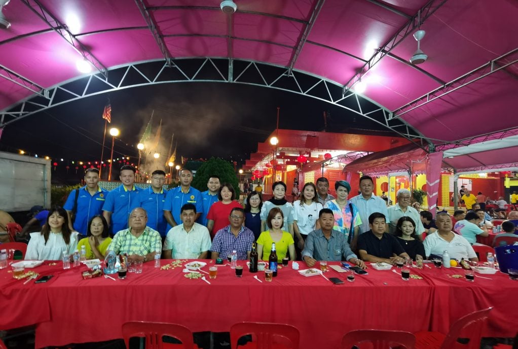 东:关丹华团联合会副会长拿督蔡永祥对于近期,有些不负责任的政治人物为了捞取廉价政治资本,不惜一切的发表各种极端种族与宗教言论的作法感到遗憾。