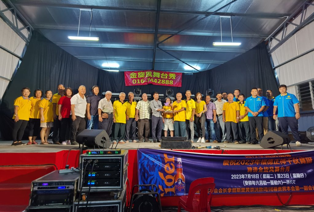 东：关丹华团联合会副会长拿督蔡永祥对于近期，有些不负责任的政治人物为了捞取廉价政治资本，不惜一切的发表各种极端种族与宗教言论的作法感到遗憾。