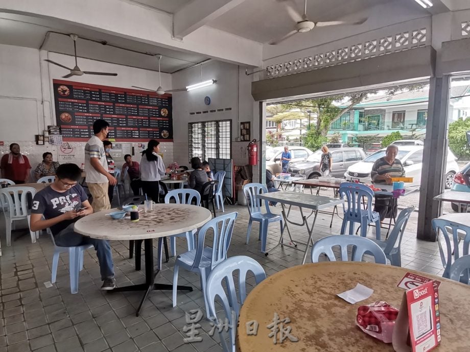 东:咖啡店:茶水不随便调整价格