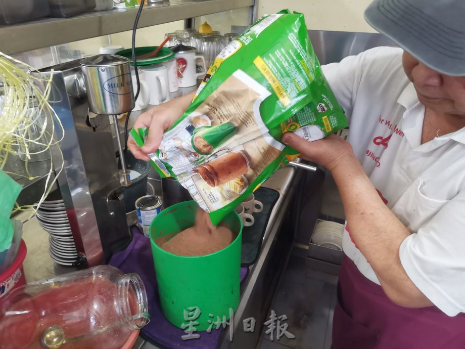 东：咖啡店：茶水不随便调整价格