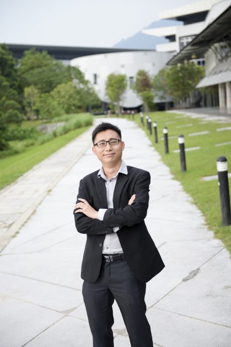 东:艺人轻生恐掀“模仿效应”,临床心理师与辅导员劝减少转发增加援助。