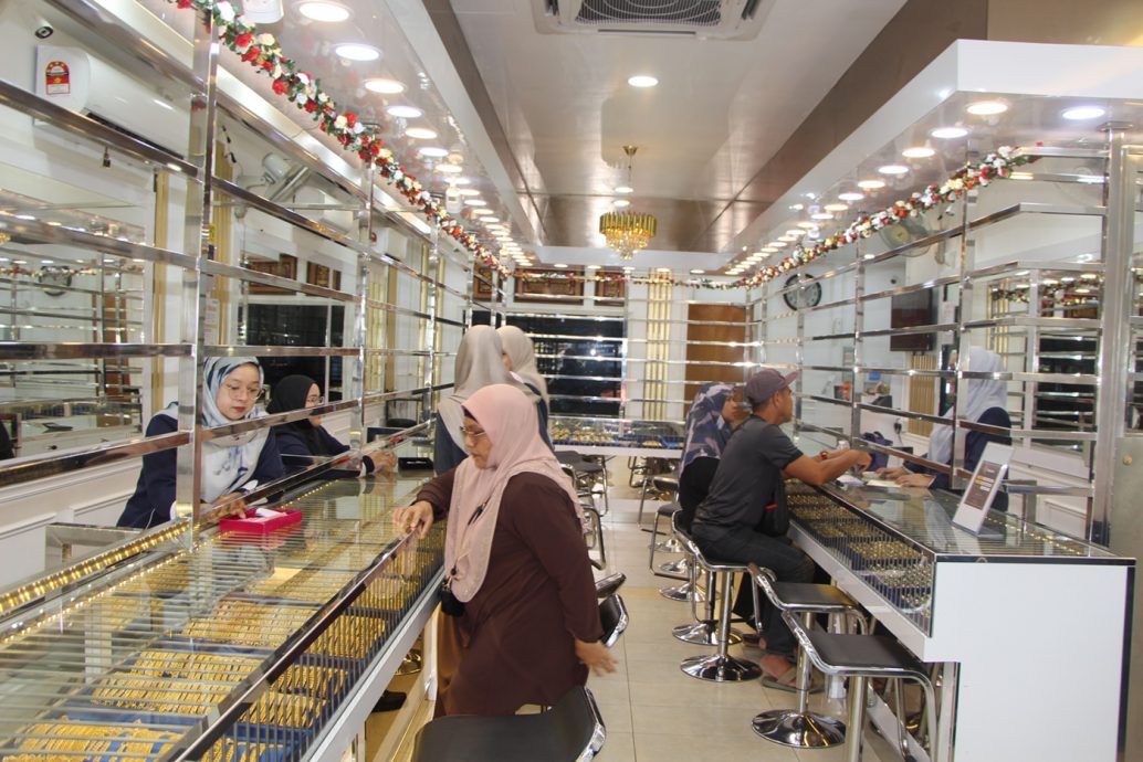 东:金店仿傚超级市场举办幸运抽奖,希望刺激金饰生意上涨