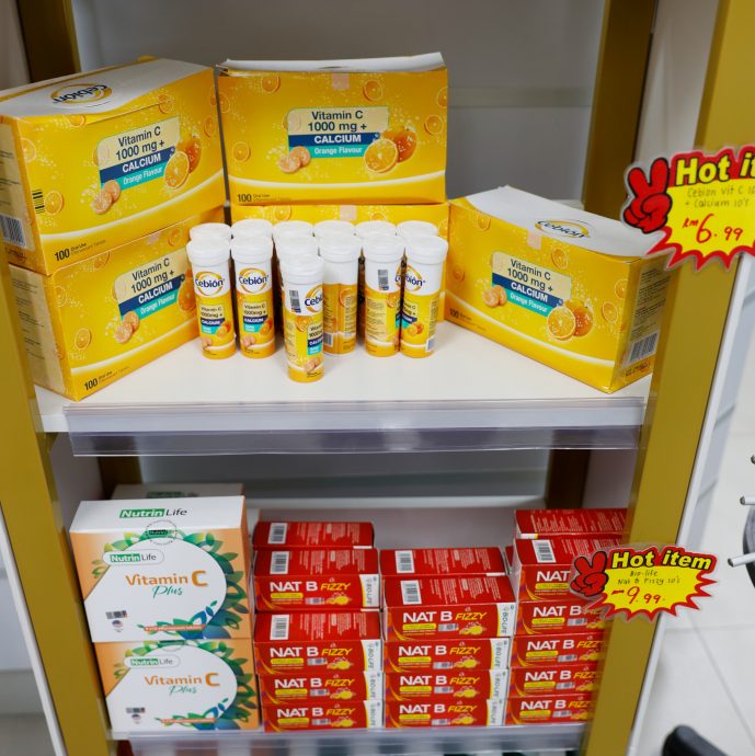 东：马币汇率不稳，原料价格上扬，致使进口婴孩及成人牛奶粉价格有升无跌，年初至今上扬幅度介于5至15%。
