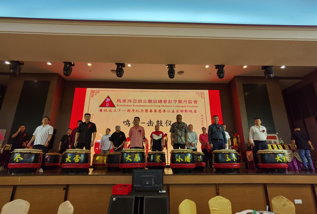 东：马来西亚泗公联谊会彭亨州关丹区会：关丹华团联合会会长拿督斯里黄崇洸认为，雇员公积金局（EPF）探讨2010年或之后出生的会员，在55岁时无法全额提领的方案，还有许多需要斟酌的地方。