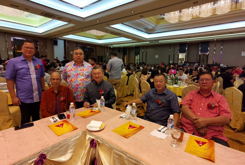 东:马来西亚泗公联谊会彭亨州关丹区会:关丹华团联合会会长拿督斯里黄崇洸认为,雇员公积金局(EPF)探讨2010年或之后出生的会员,在55岁时无法全额提领的方案,还有许多需要斟酌的地方。