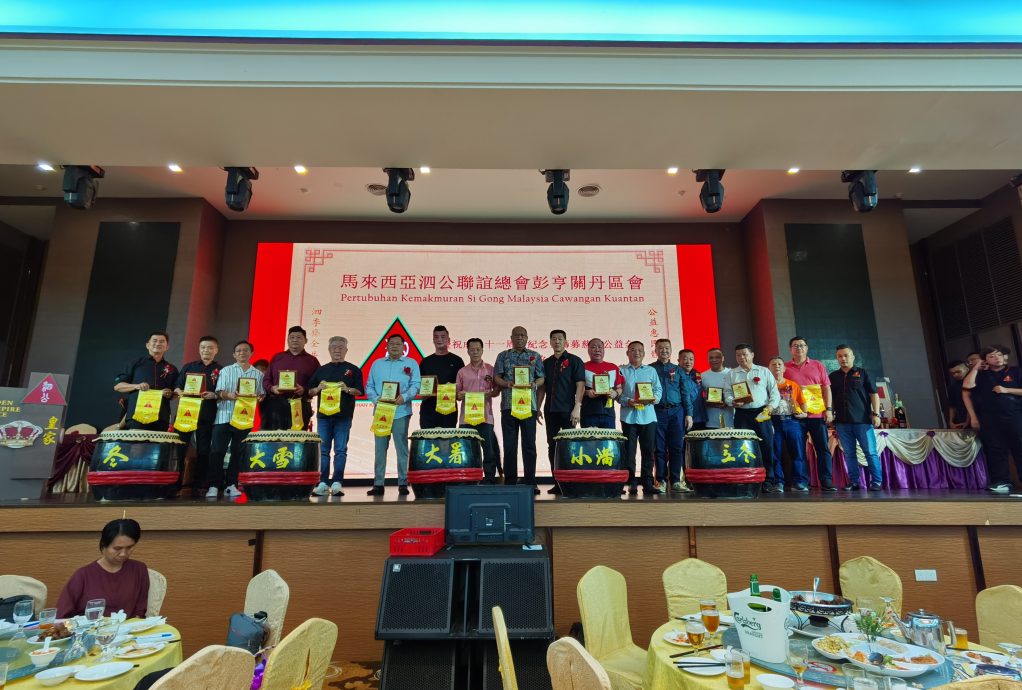 东：马来西亚泗公联谊会彭亨州关丹区会：关丹华团联合会会长拿督斯里黄崇洸认为，雇员公积金局（EPF）探讨2010年或之后出生的会员，在55岁时无法全额提领的方案，还有许多需要斟酌的地方。