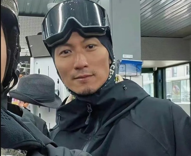 中网疯传谢贤中风命危 谢霆锋急返港