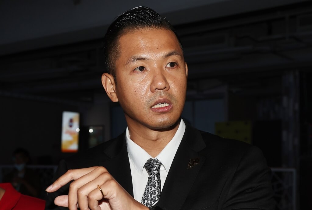 买网军喷大牙没付钱? 黑人脸书糗被狂洗6字