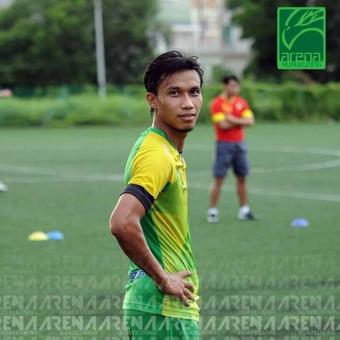 伊党球星候选人是人气王!开摩托视频 百万人观看