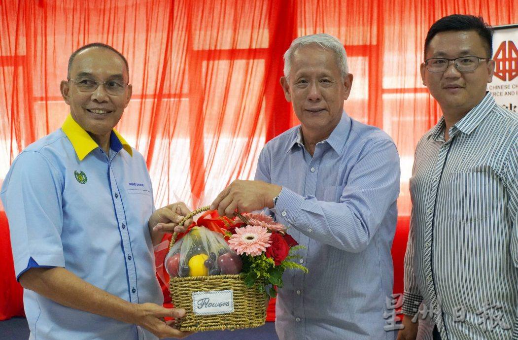 促进玻政府与华社关系 玻华社联委会成立