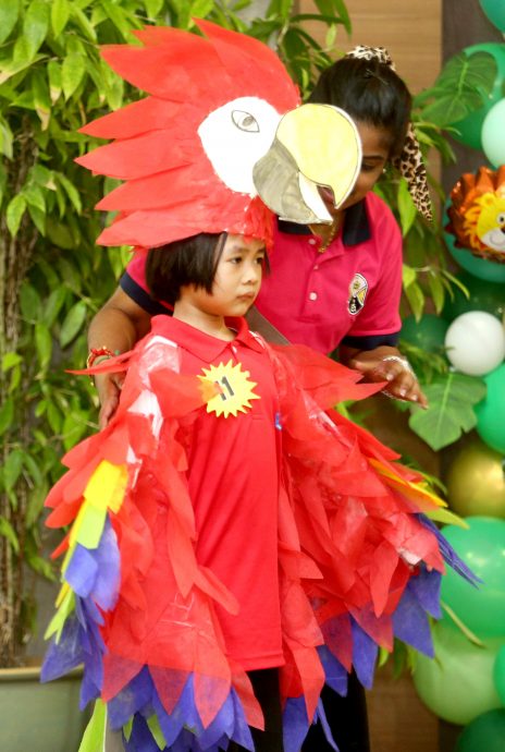 全国版／【暖势力】／特殊儿童时装秀  勇敢装扮展现自己 