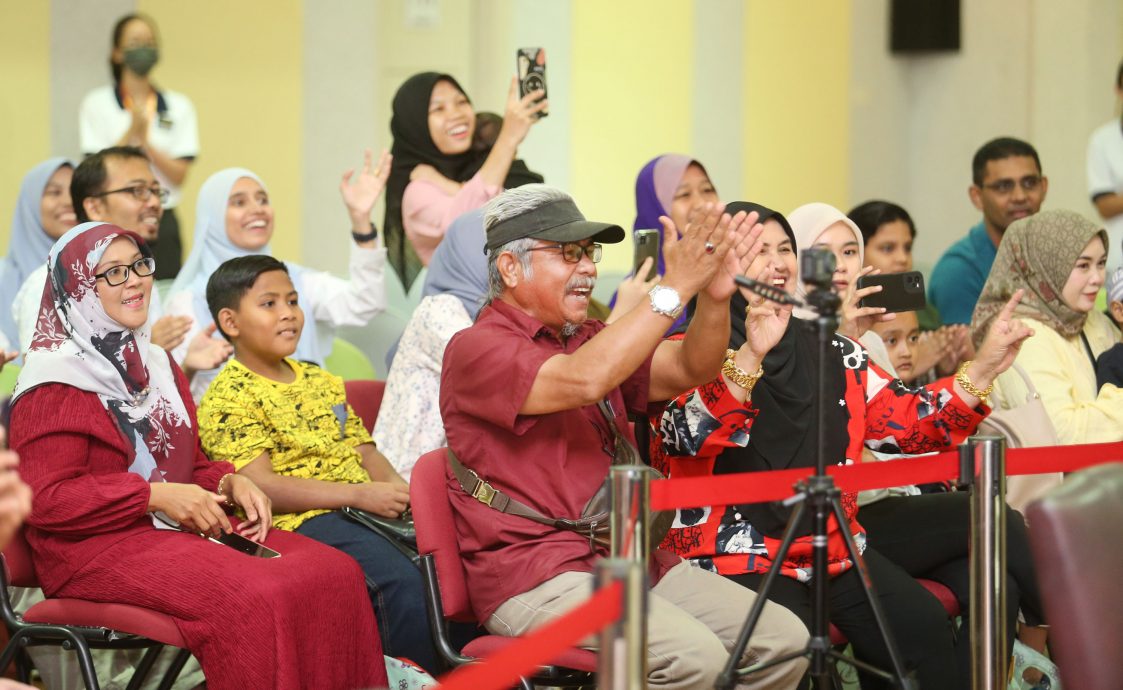 全国版／【暖势力】／特殊儿童时装秀  勇敢装扮展现自己 