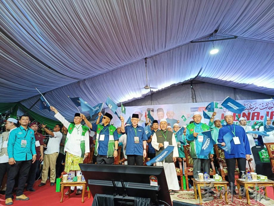 土团党总裁兼国盟主席丹斯里慕尤丁表示,联邦土地发展局注销债务事件他没错,所以他准备上法庭面对首相拿督斯里安华,以讨回公道。