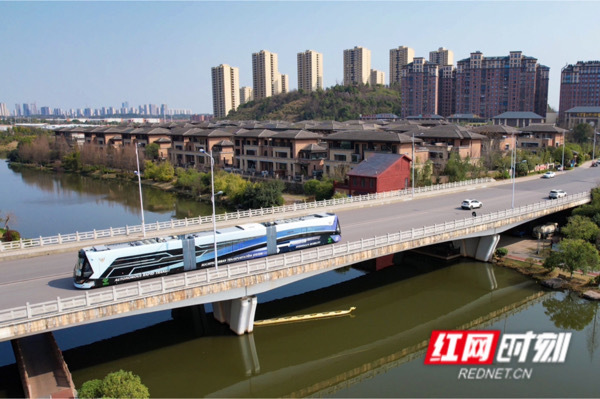 全球首辆氢能源智轨“出海”马来西亚