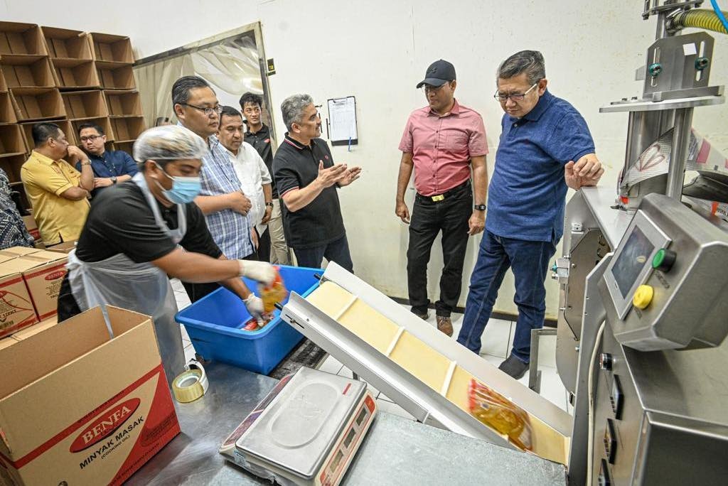 内贸部长：解决津贴食用油短缺问题