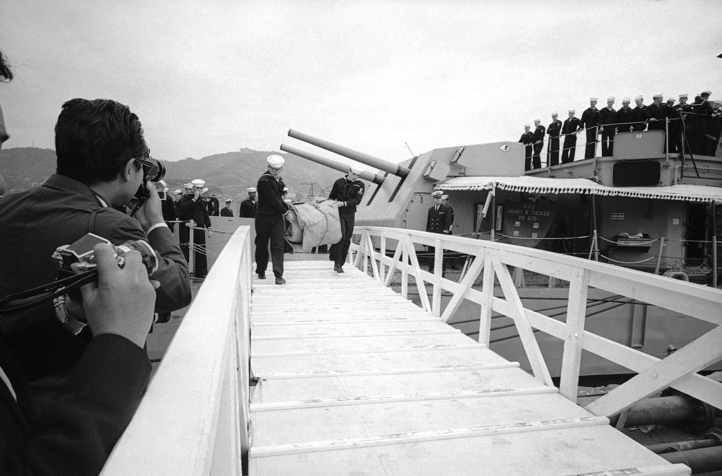 别以为金正恩不敢!朝鲜曾击落公海美预警机 31美国大兵坠海惨死