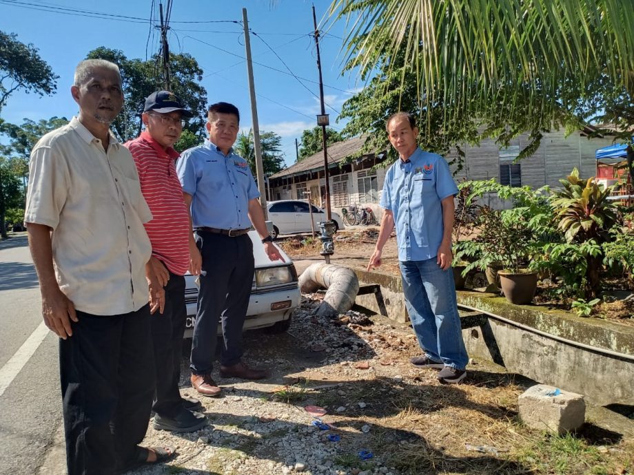 副文-大都会/水务公司挖坏电线街灯不亮