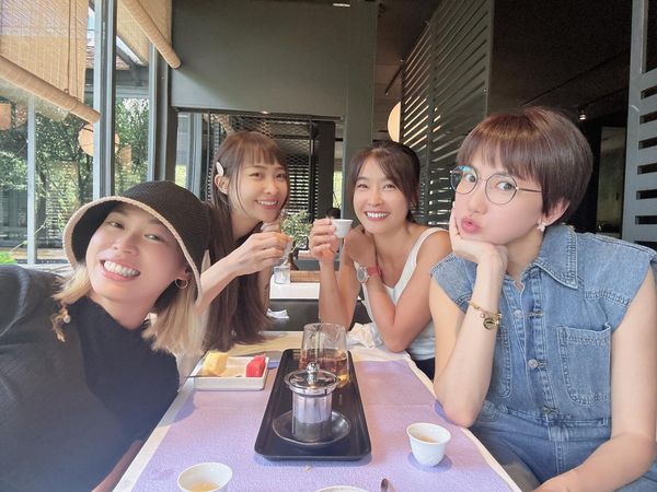 勇揭#MeToo女星相聚 大牙黄云歆同框全网打气