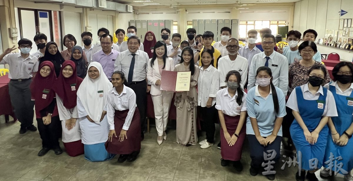 华巫混血儿国语华语说得溜 获台成大非华裔奖学金