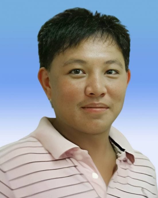 华男为救车惨遭倒下货柜压死