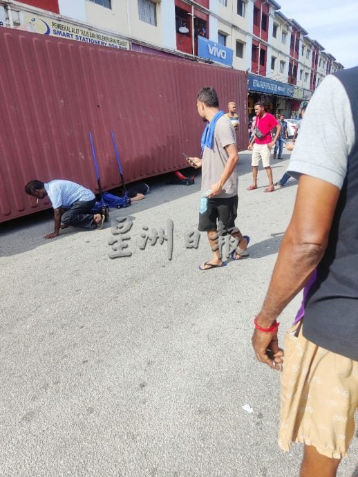 华男为救车惨遭倒下货柜压死