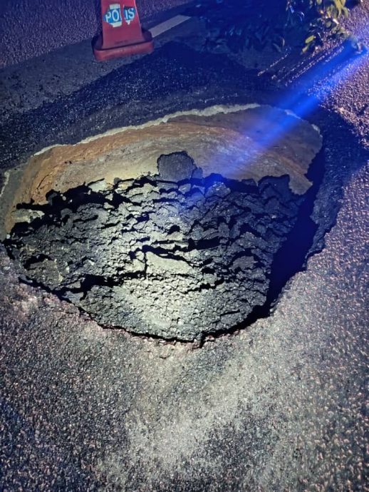 南北大道272.5公里往南路陷现大洞 维修工程完成已通车