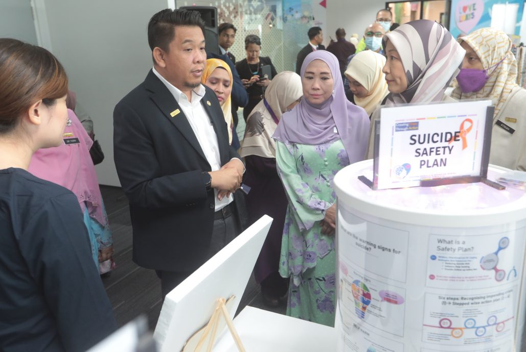 卫生部简报会/媒体该如何报道自杀新闻