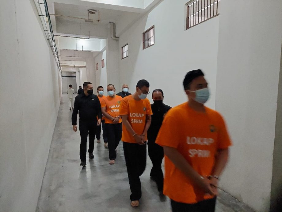 反贪会逮捕6人,包括5名安全部队官员