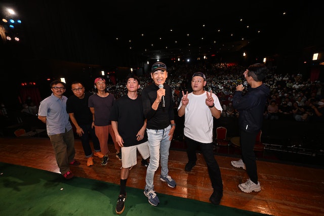 发哥冒3号台风戏院谢票 巧遇黄翠如萧正楠玩自拍