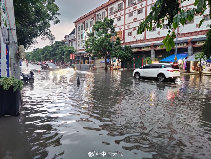 取代/11.50pm/屋内变泳池