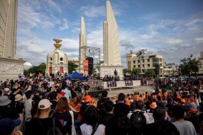 取代人民纪念碑那张THAILAND-POLITICS-VOTE
