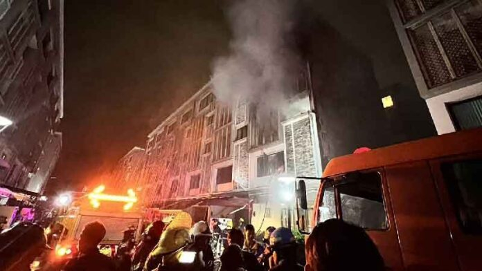 受困4楼逃生无门 母子跳下求生齐身亡