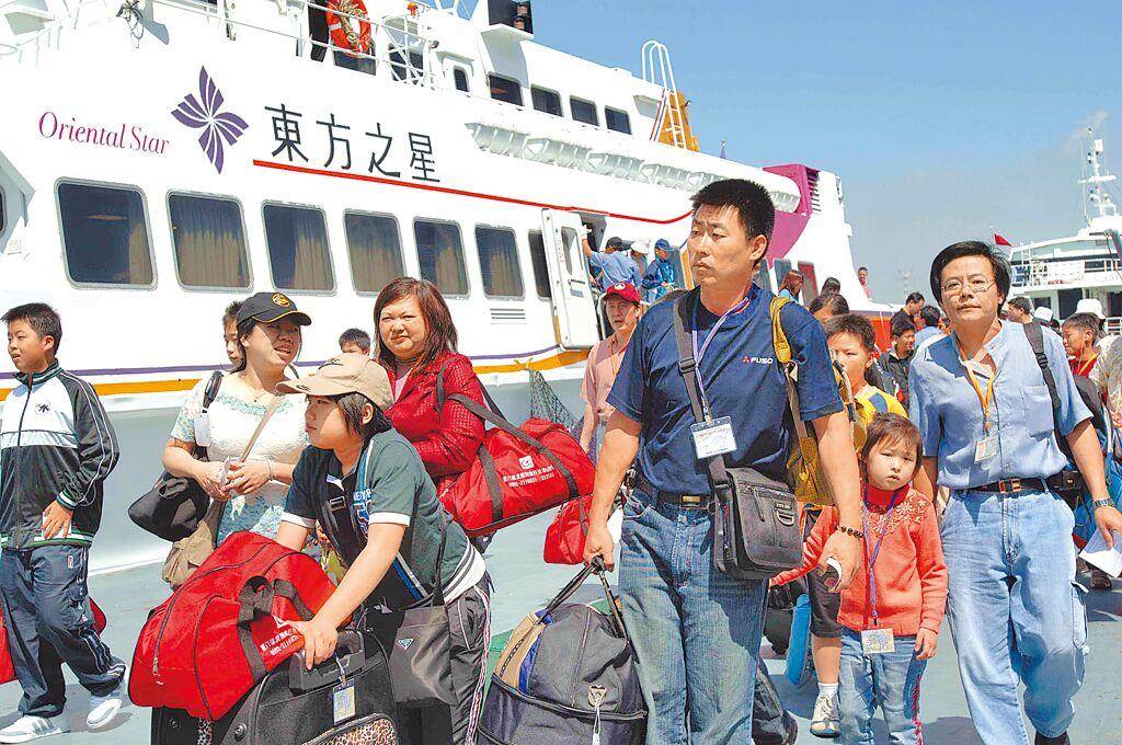 台陆委会宣布周四起  准中国人经“小三通”往来探亲