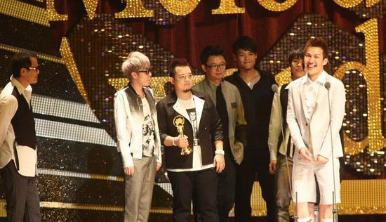 史上最大出包|艾怡良冲上微博热搜 网狂CUE莫文蔚