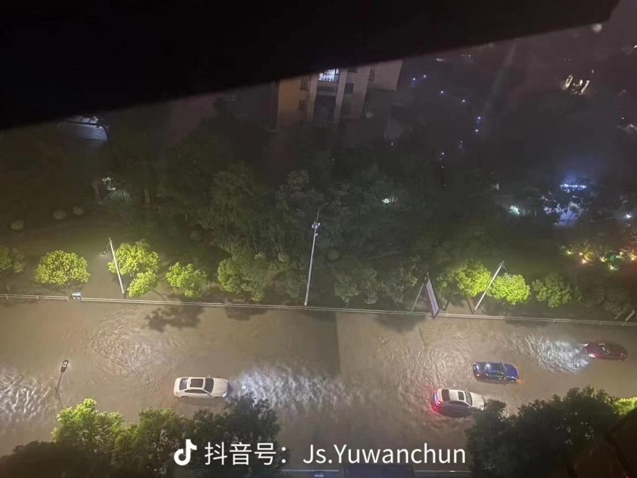 史上最强降雨袭浙江嘉善！全城沦“大型泡水场”　居民家变泳池
