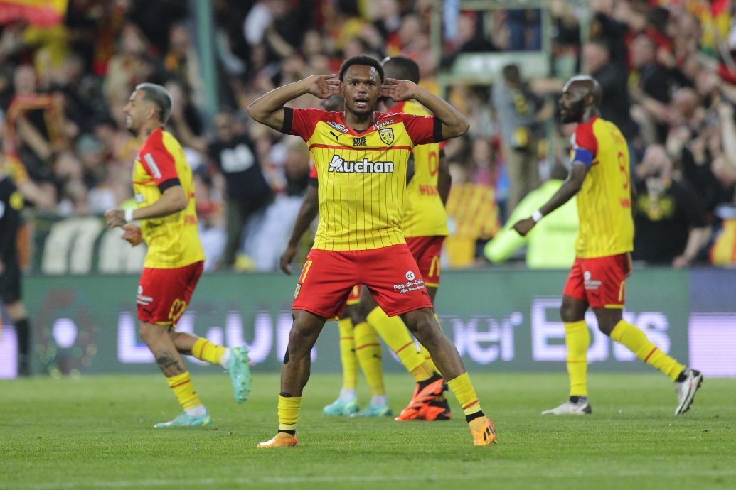 后场万金油廷贝尔加盟 枪手加强防线冲击冠军