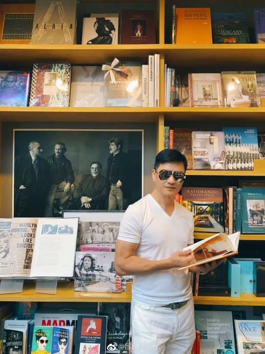 吕良伟与泰僧侣交流气功心得 网笑问传授正版易筯经?