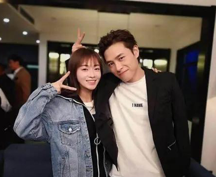 吴谨言洪尧同居实锤 昔发亲密合照秒删