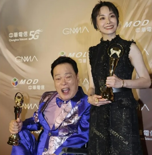 周杰伦失年度歌曲奖 陈绮贞颁奖给安溥被封“最美好画面”