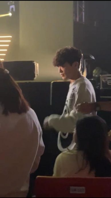 唱《背叛》一度哽咽 曹格泪吐:我不孤单