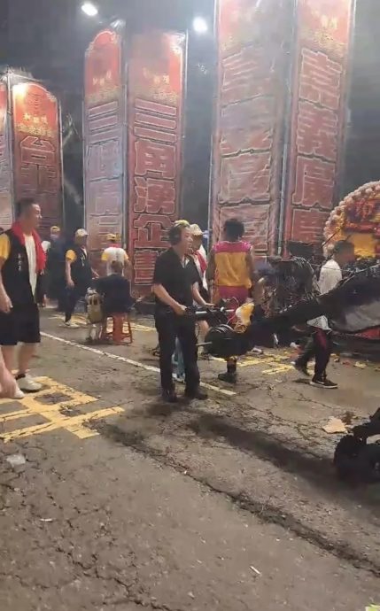 嘉义遶境庙会发电机爆炸 17人烧烫撕裂伤送医