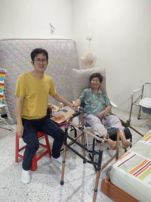 图文：候选人走透透忙拉票