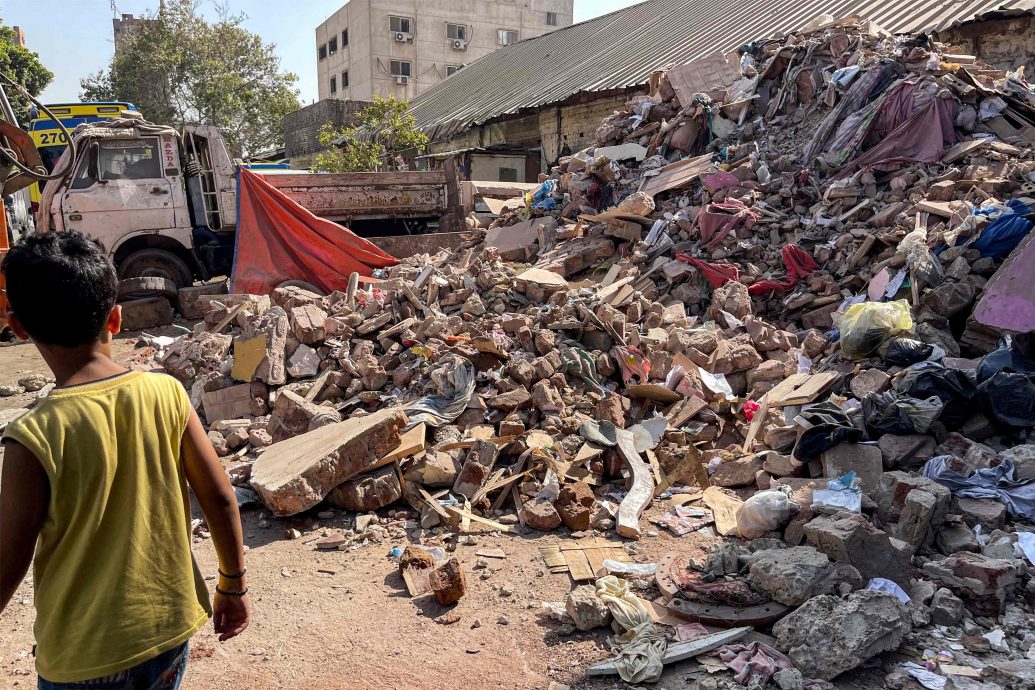 埃及开罗5楼公寓倒塌夺13命 疑为1楼居民“拆墙”惹祸