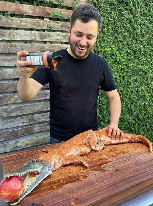 墨西哥网红烧烤原只小鳄鱼挨批 或遭检控入狱9年