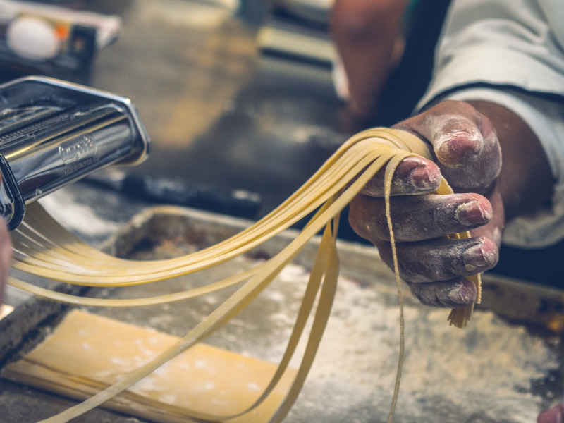 外媒:每天消耗100万只!蟋蟀面粉制品走上意大利人餐桌