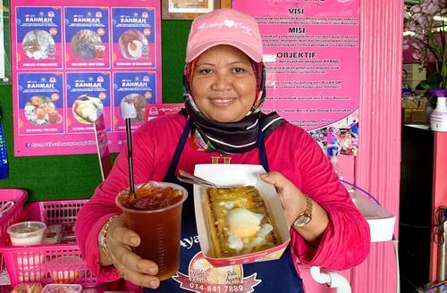 大学生追棒“爱心餐单” 餐厅老板:日赚约RM1000