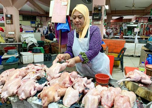 大学生追棒“爱心餐单” 餐厅老板:日赚约RM1000