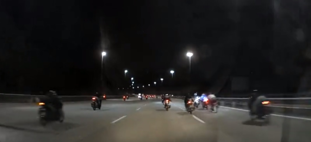 大道飙摩托酿1死9伤 警方:死伤者18至20岁