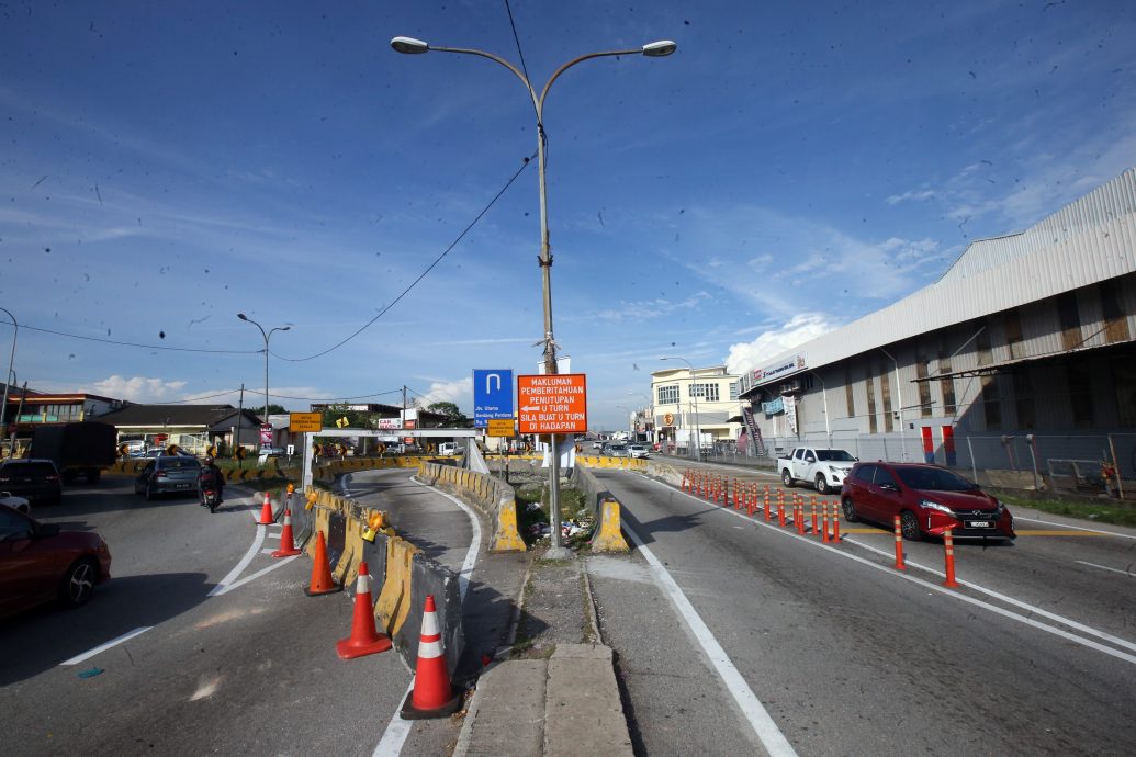 大都会  /沙登大街U转关闭进行道路改道测试 